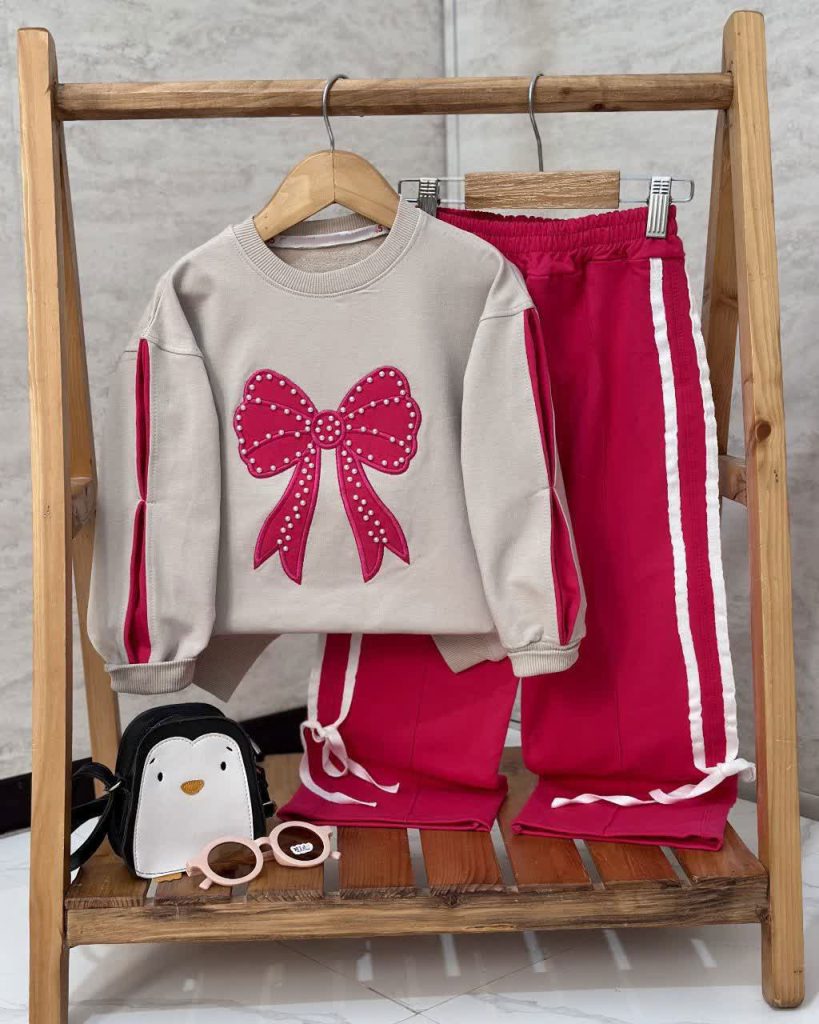 لباس دخترانه 6 تا 7 سال؛ شادابی و استایل کودکانه با مدلهای جذاب شیکُ مارک 95 بلوز شلواردخترانه پاپیون مرواریدی سرخابی